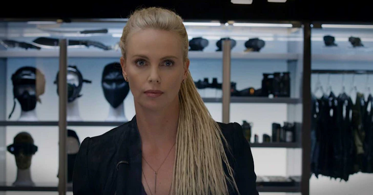 Velozes e Furiosos 9: Charlize Theron exibe o novo visual de Cipher