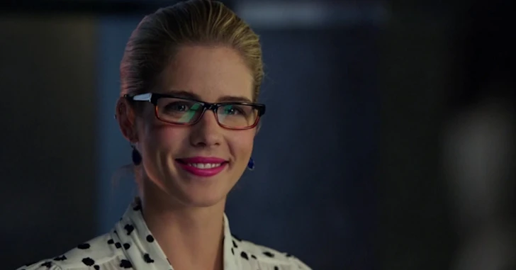 Arrow Felicity Retornará Para última Temporada Da Série 2586