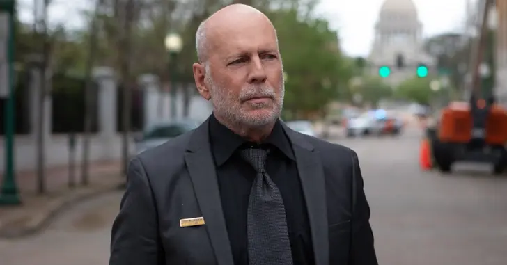 Bruce Willis abandona a aposentadoria no 1º trailer de 'RED 2