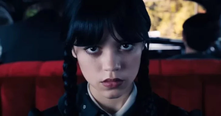 Titãs  Arte de fã mostra Jenna Ortega como a Ravena do DCU