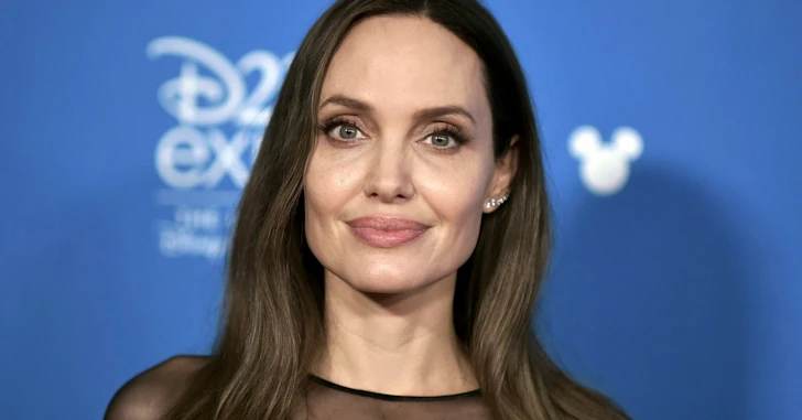 Angelina Jolie assina contrato para Tomb Raider 2
