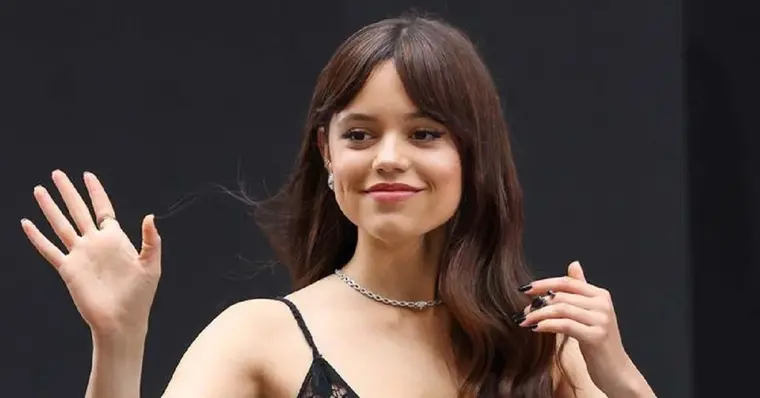 Assim é a vida da celebridade JENNA ORTEGA, que interpreta a Wandinha na  série da Netflix 