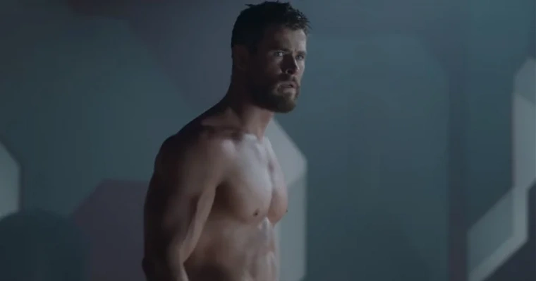 Chris Hemsworth diz que não queria ficar sem camisa em ''Thor: Ragnarok