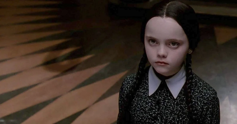 Jogo dos Erros Wandinha Quiz I Encontre os erros nos personagens da série  Wednesday Addams 