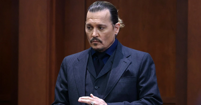 Johnny Depp perde apoio de famosos em postagem